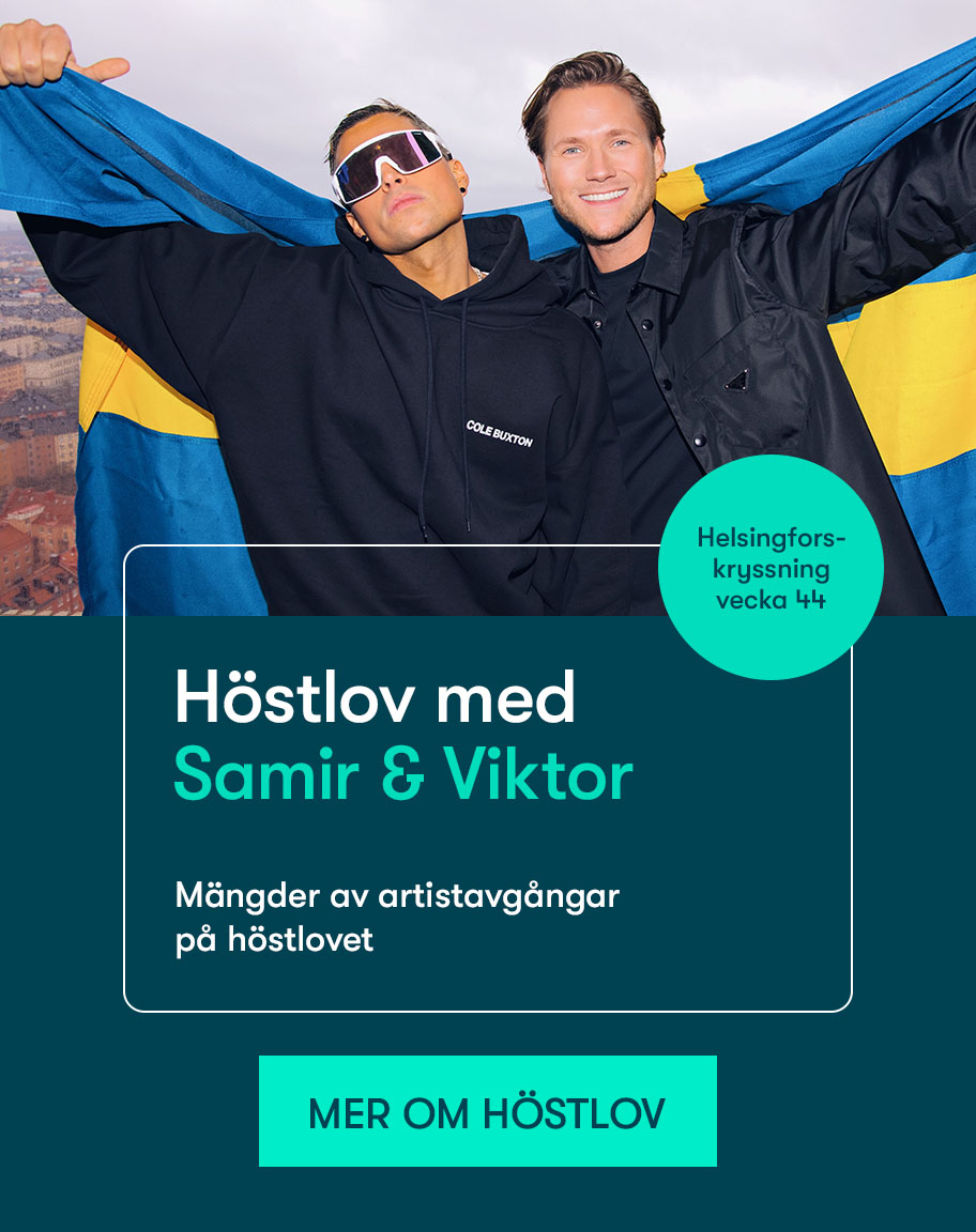 Samir & Viktor står med en Sverigeflagga