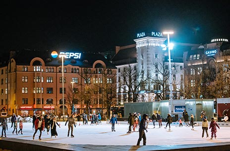 Åka skridskor under jul i Helsingfors